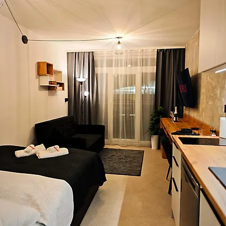 Axiom - Zenith Ii - Netflix, Hbo, Champagne Apartament