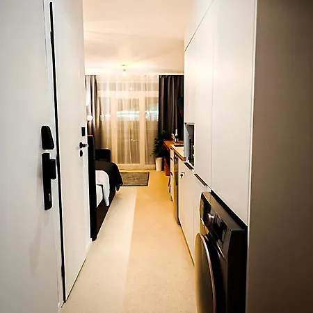 Axiom - Zenith Ii - Netflix, Hbo, Champagne * Koszyce