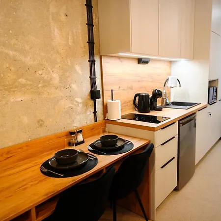 Axiom - Zenith Ii - Netflix, Hbo, Champagne *