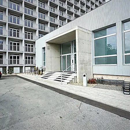 Axiom - Zenith Ii - Netflix, Hbo, Champagne Apartament