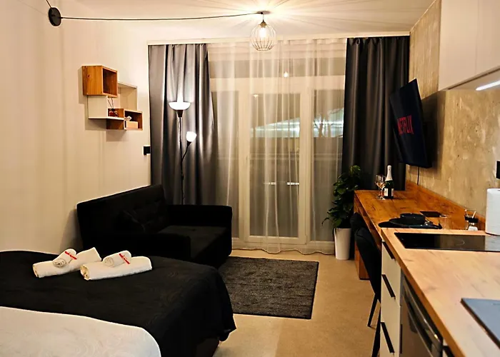 Axiom - Zenith Ii - Netflix, Hbo, Champagne Appartement