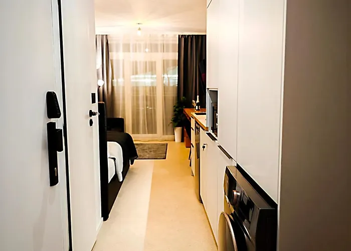 Axiom - Zenith Ii - Netflix, Hbo, Champagne * Košice