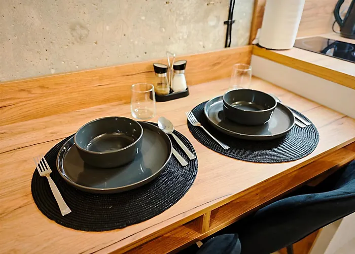 Axiom - Zenith Ii - Netflix, Hbo, Champagne Košice