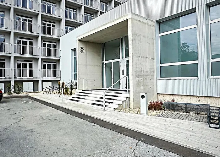 Axiom - Zenith Ii - Netflix, Hbo, Champagne Appartement