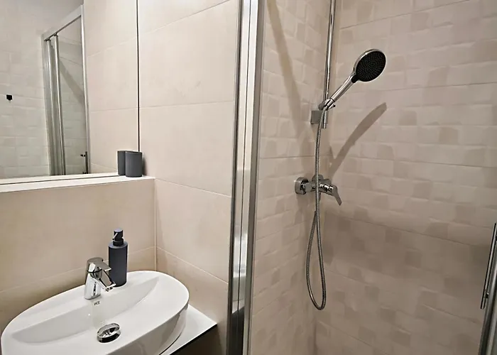 Axiom - Zenith Ii - Netflix, Hbo, Champagne Appartement *